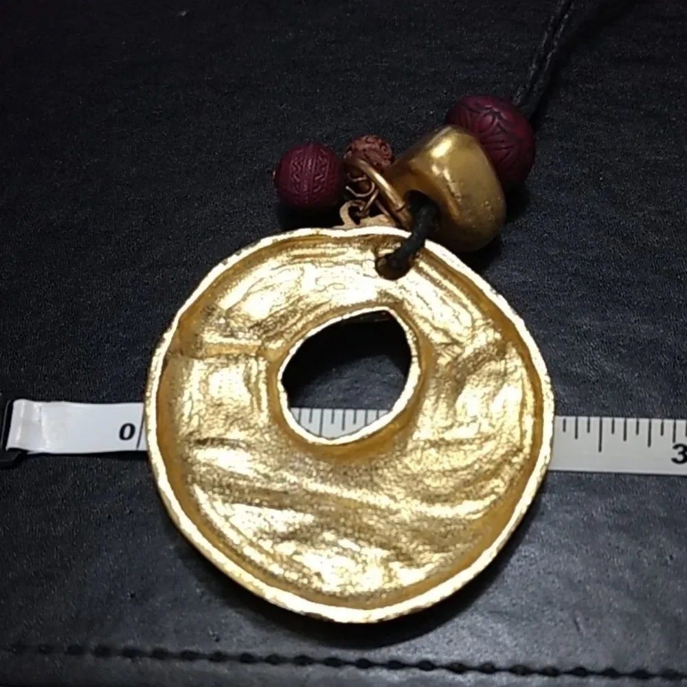 Long gold tone pendant necklace 42
